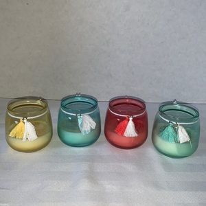 Scented candles bundle, with a string decoration nice colors.